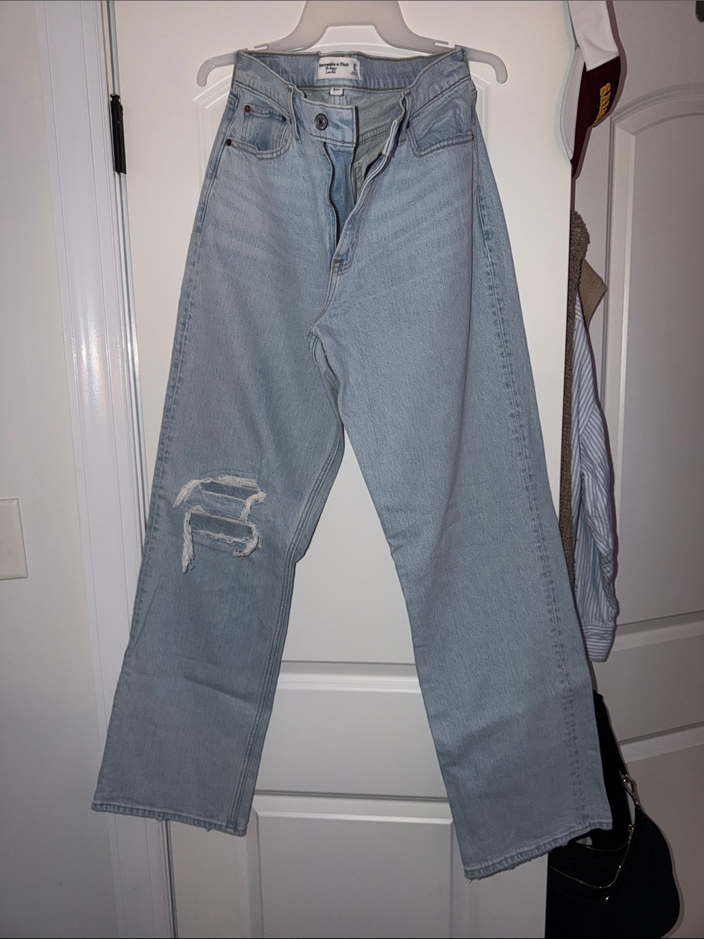 Abercrombie & Fitch Light Blue curve love low rise Jeans. Size 29 long